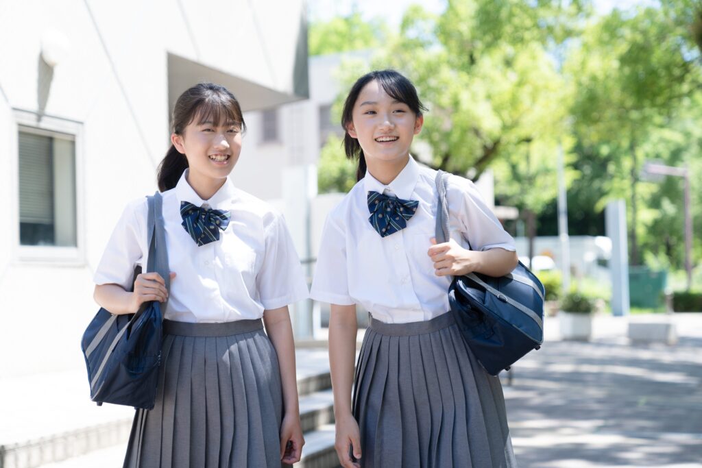 笑顔の女学生